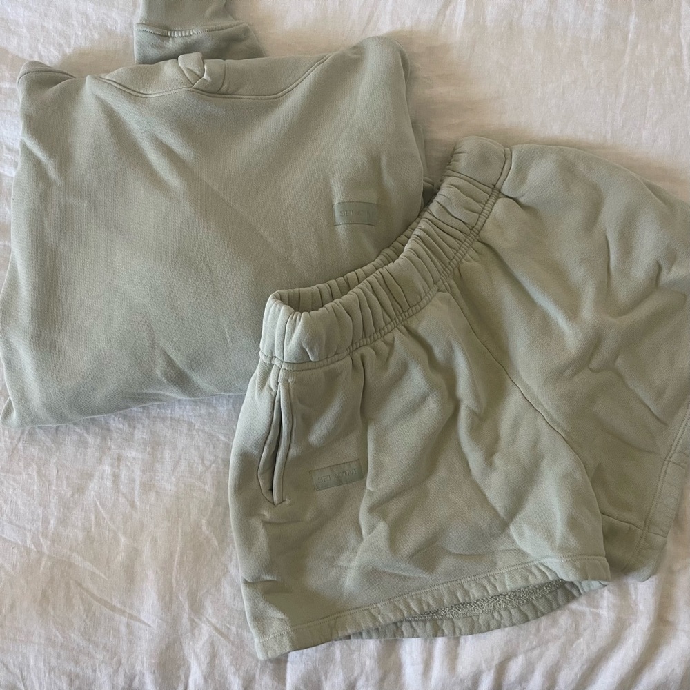 Set Active Hoodie and Sweatshorts Set